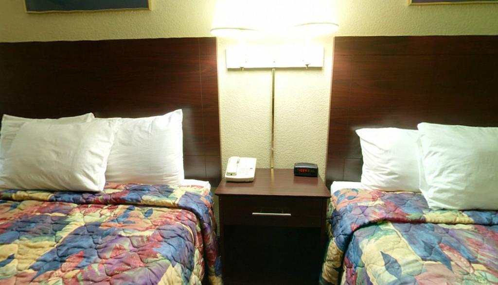 Americas Best Value Inn Newton Phòng bức ảnh